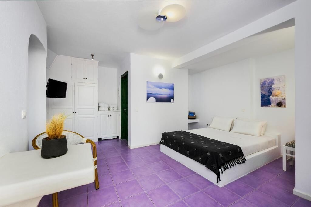 budget room | premium bedding, in-room safe, desk, soundproofing