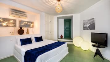 Emerald Suite, Hot Tub, Sea View | Ropa de cama de alta calidad, caja fuerte, escritorio