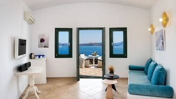 Royal Suite, Hot Tub, Sea View | Premium bedding, in-room safe, desk, soundproofing