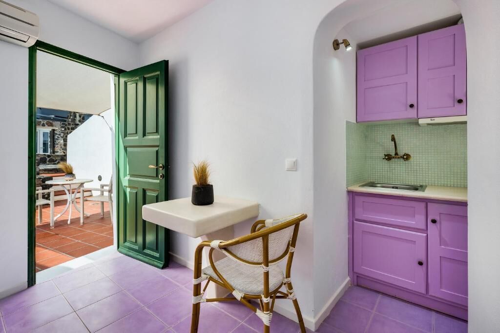 budget room | premium bedding, in-room safe, desk, soundproofing