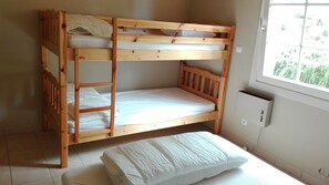4 soverom, reiseseng for barn, wi-fi (inkludert) og sengetøy