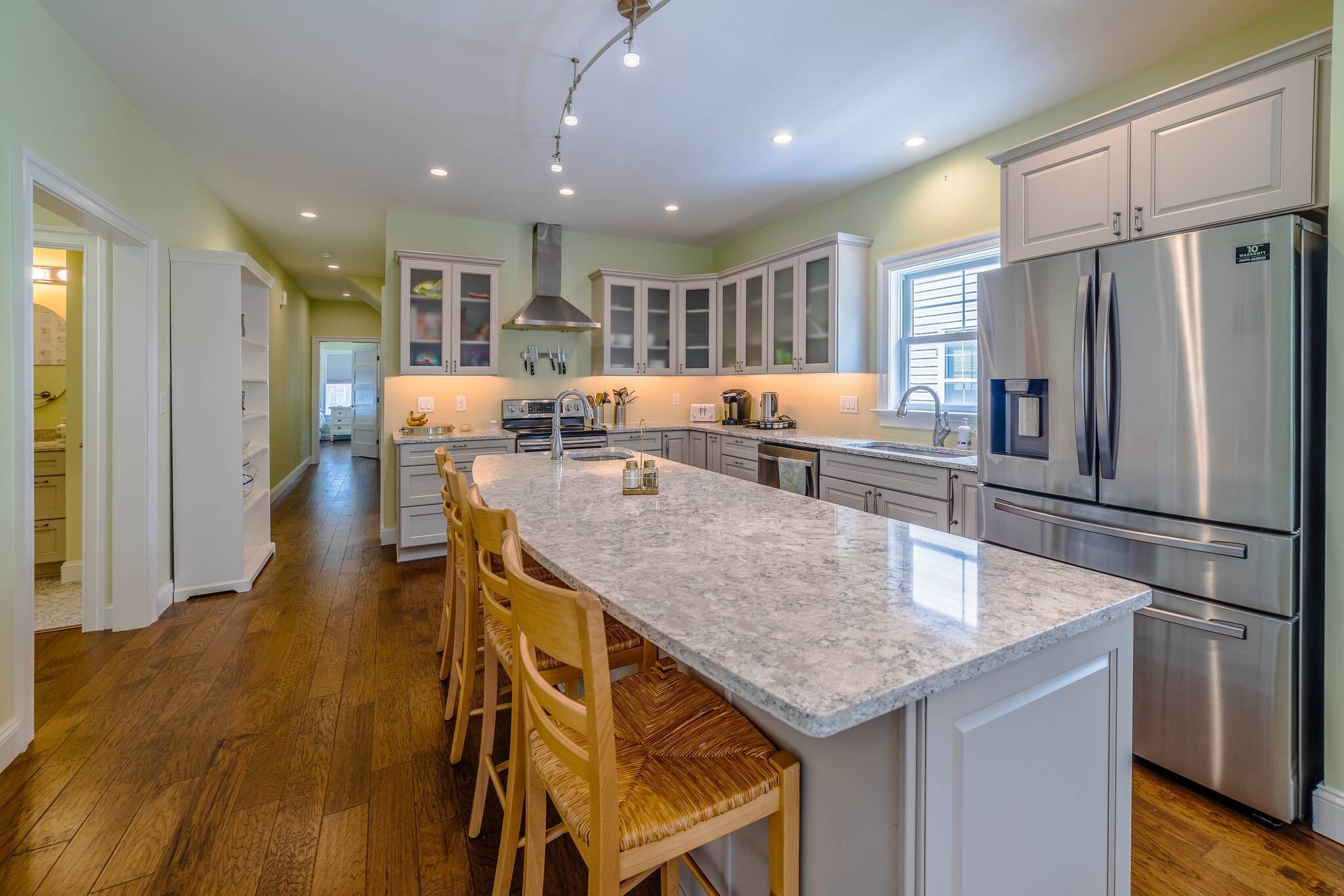 雪櫃、微波爐、焗爐、爐具