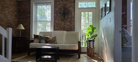 Smart TV. Prime Loft of Main Street