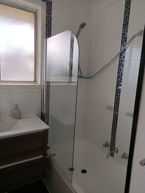 Hair dryer, towels - 💜 Follow the sun 💜 3br Perfect Canberra Gettaway (Scullin)