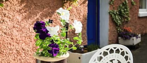 Cottage | Garden view