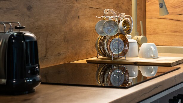 Kaffetrakter/tekoker, kjøleskap, mikrobølgeovn og ovn