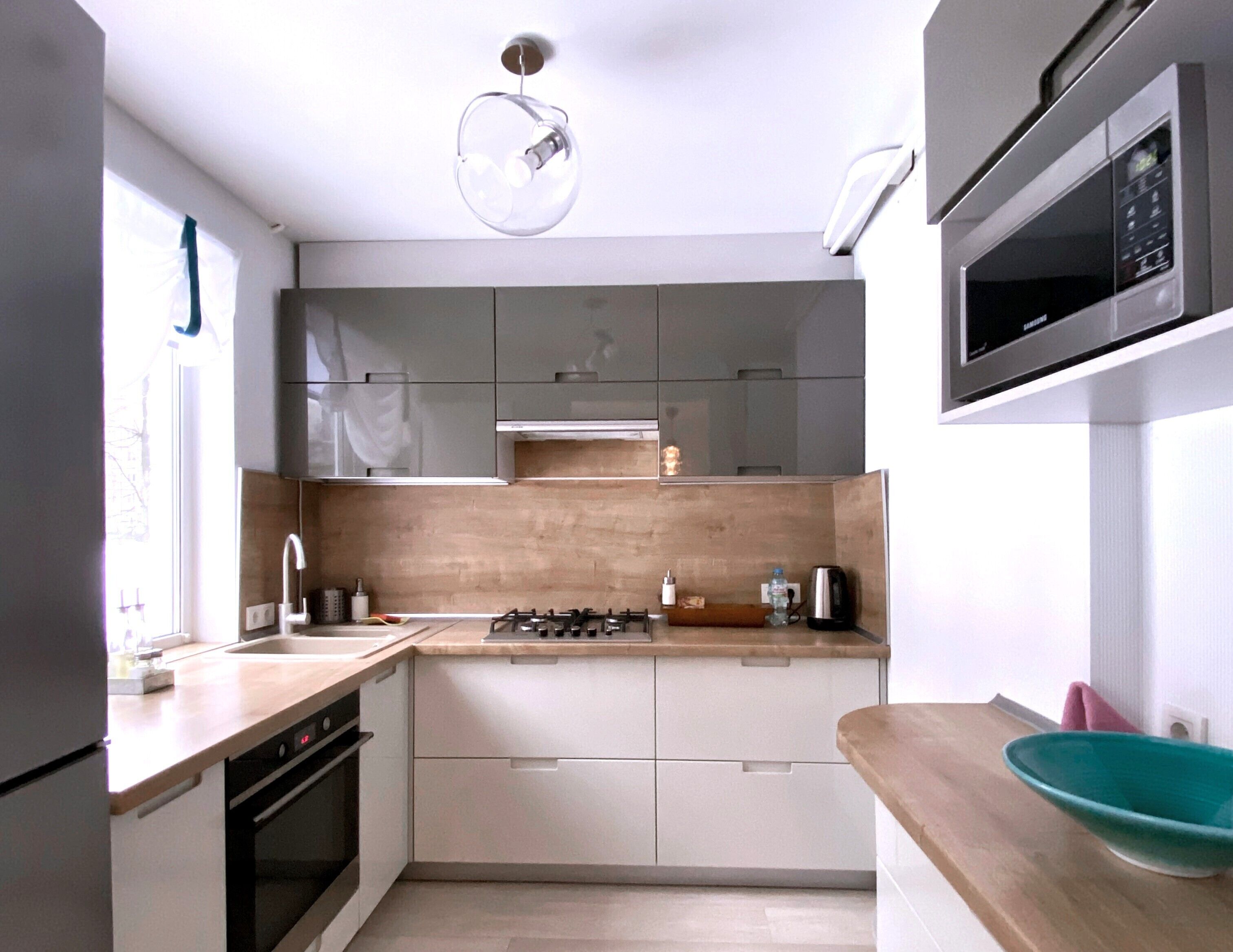 Design Apartment | Private kitchen | Full-size fridge, microwave, oven, stovetop