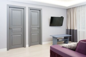 Design Apartment | Living area | 40-inch flat-screen TV with cable channels, TV