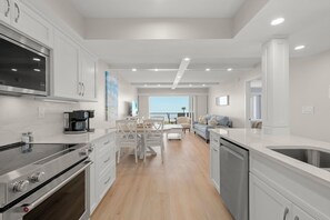 Fridge, microwave, oven, stovetop - White Sands 23 – Coastal Chic Beachfront Retreat on Sanibel Island (Sanibel)