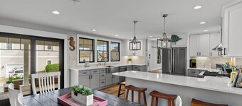 Luxury Water View-Walk to Beach-Central Air 4 Bedroom-Newly Remodeled  Sleeps 10