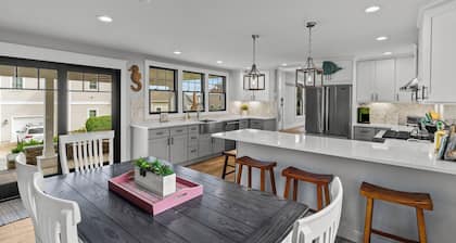 Luxury Water View-Walk to Beach-Central Air 4 Bedroom-Newly Remodeled Sleeps 10