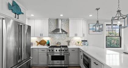 Luxury Water View-Walk to Beach-Central Air 4 Bedroom-Newly Remodeled  Sleeps 10