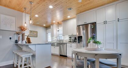 Steps to Trails - Bentonville Home Near Square & Museums