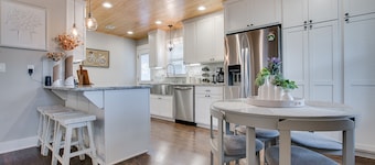 Steps to Trails - Bentonville Home Near Square & Museums