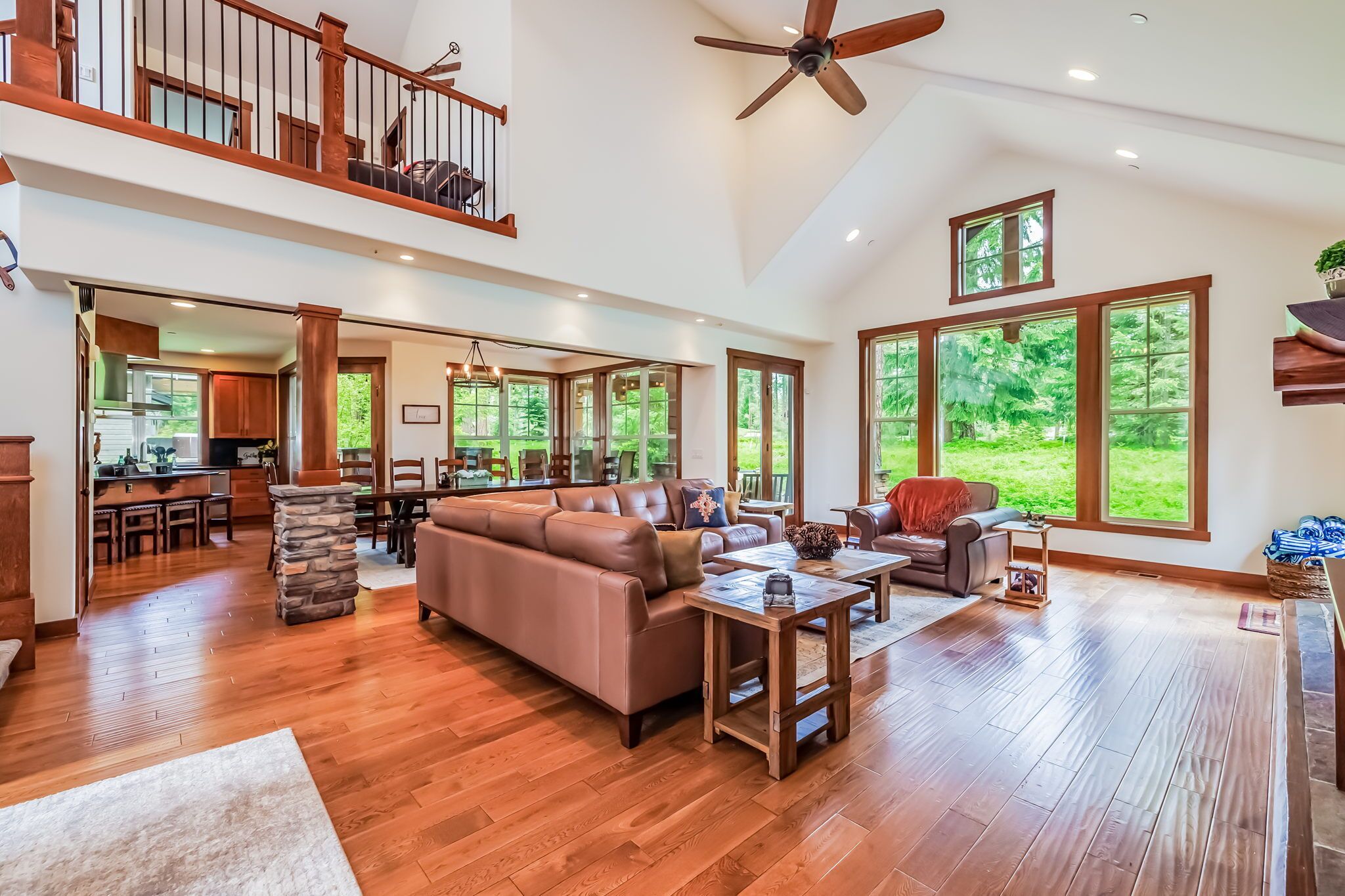 TV connectée, cheminée, jeux vidéo, lecteur de DVD