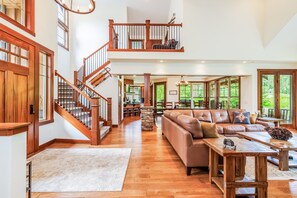 Smart TV, chimenea, videojuegos, reproductor de DVD