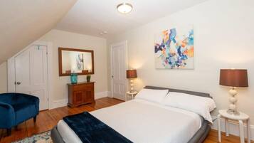 2 chambres, bureau, fer et planche à repasser, lit parapluie