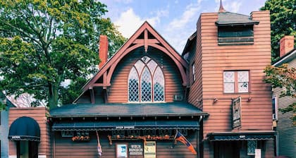 *Ghostly Halloween 2BR Home| Salem+Beverly|Parking