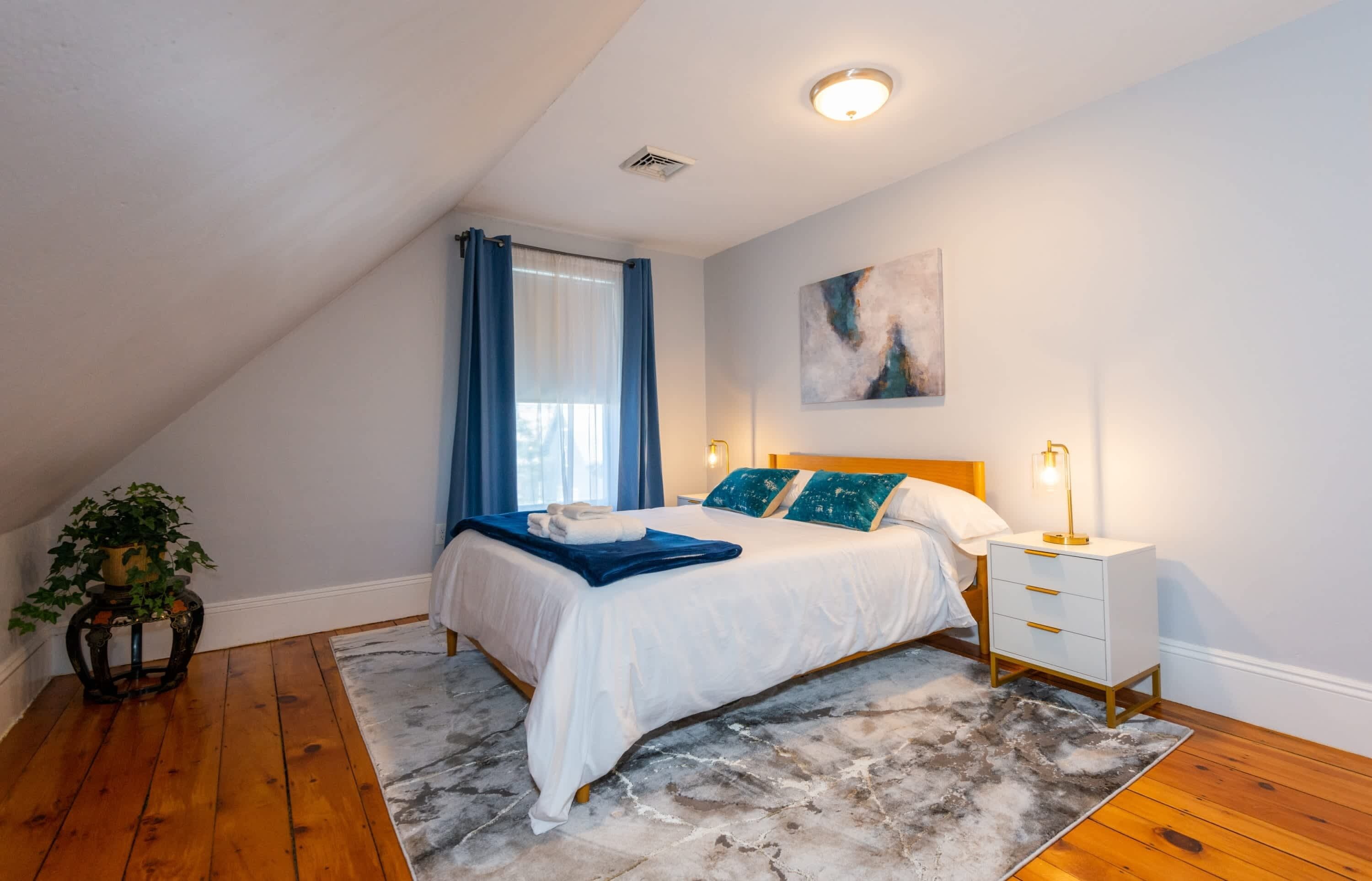 2 bedrooms, desk, iron/ironing board, travel crib