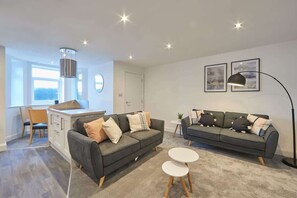 TV, offices - Host & Stay | Beach Haven (Whitby)