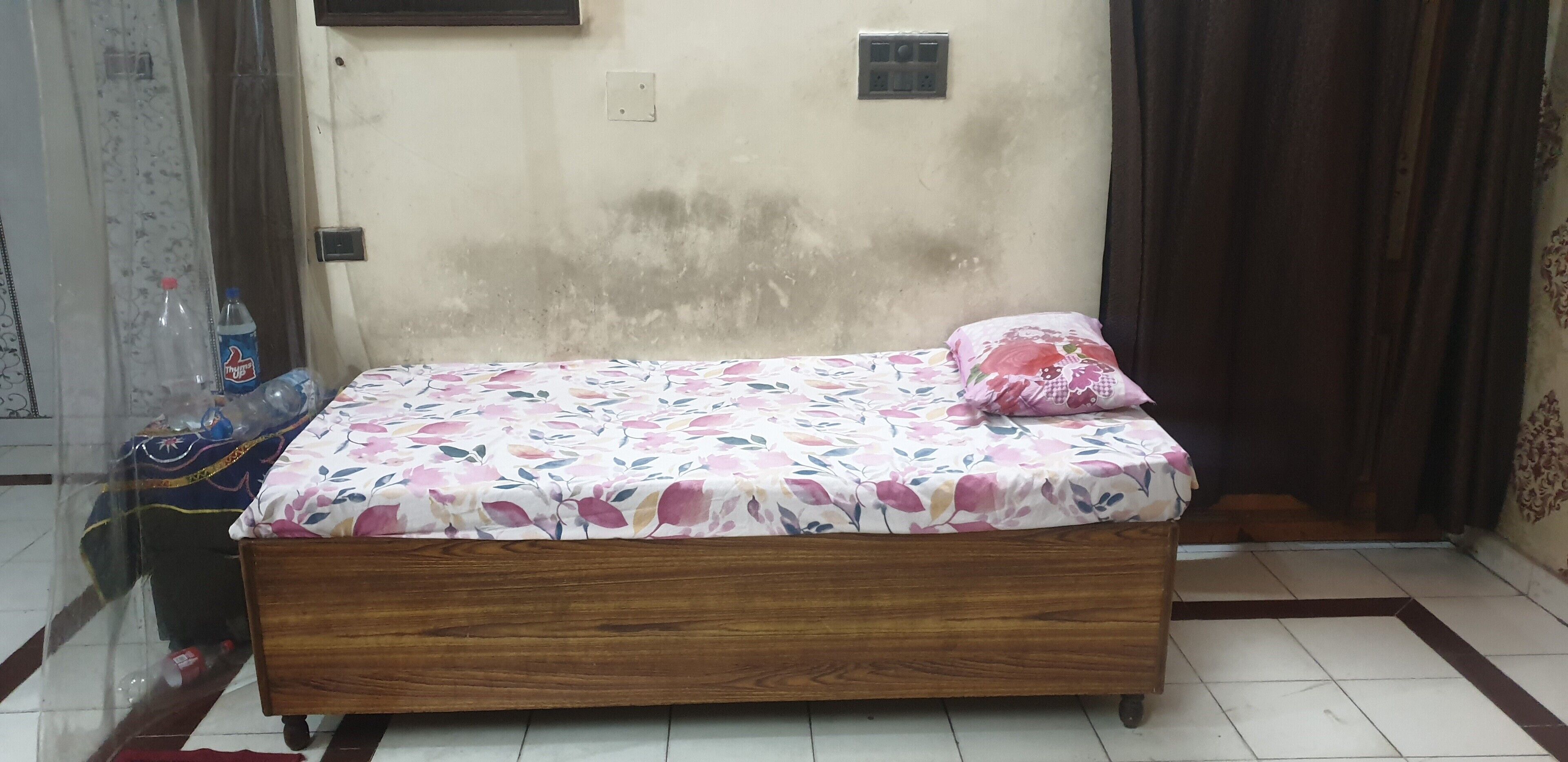 1 makuuhuone, työpöytä