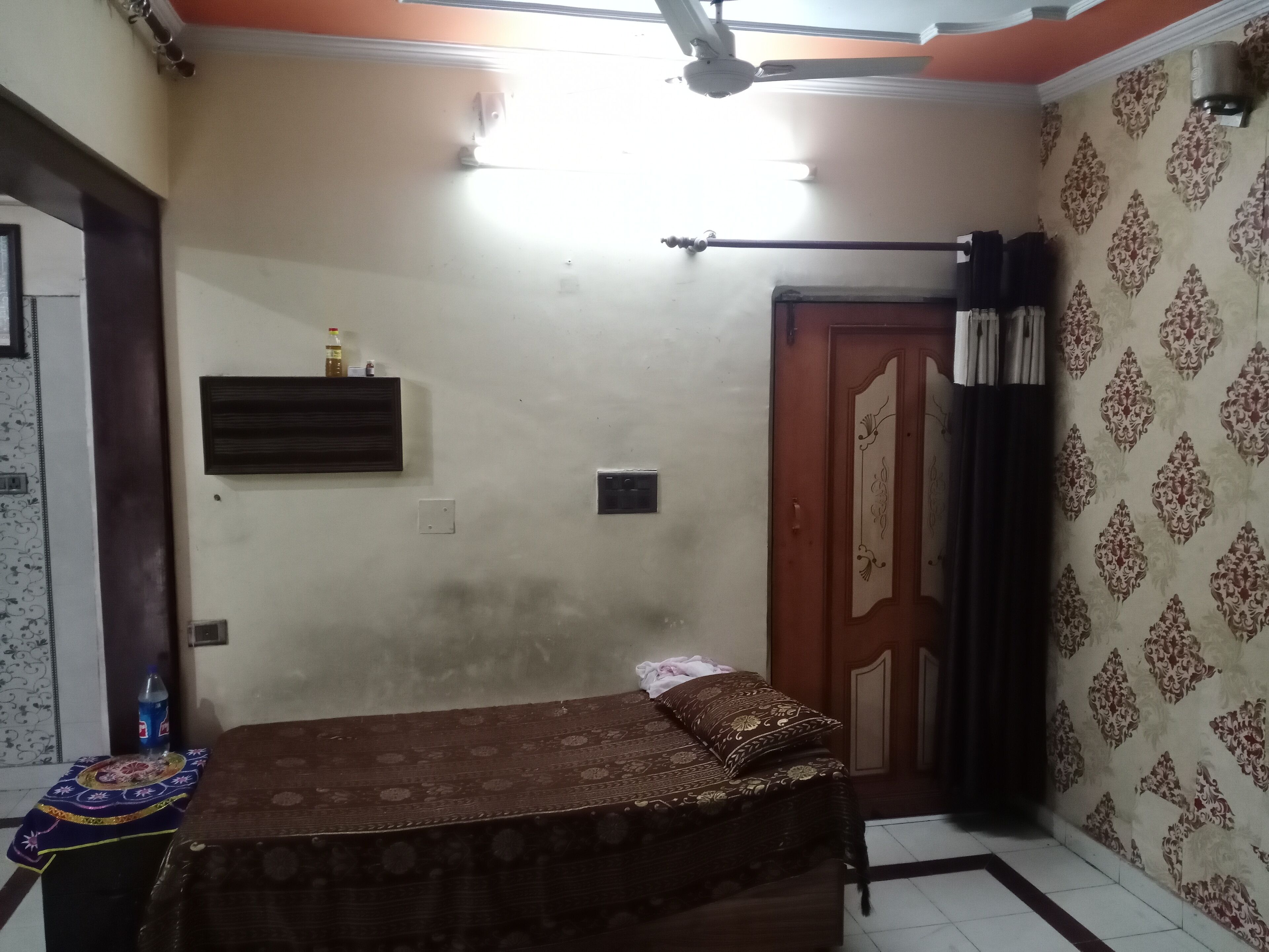 1 quarto, escrivaninha