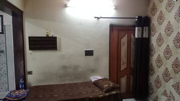 1 quarto, escrivaninha