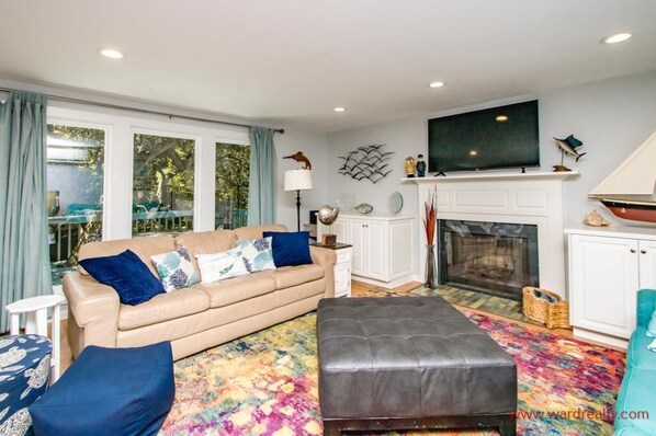 Smart TV - Always Beachin' - Custom Home in quiet Channelbend; Sleeps 10 (Surf City)
