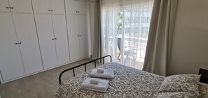 2 chambres, fer et planche à repasser, draps fournis