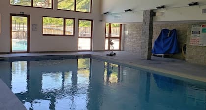 150m from ski slopes, 2nd floor, swimming pool, balcony, parking, tv, ski locker, 50m², Vars