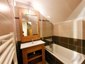 Bathtub