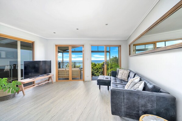 Smart TV, Netflix, reproductor de DVD y tenis de mesa 