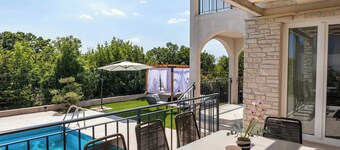 Villa Riviera Summary