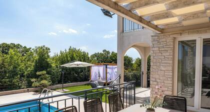 Villa Riviera Summary