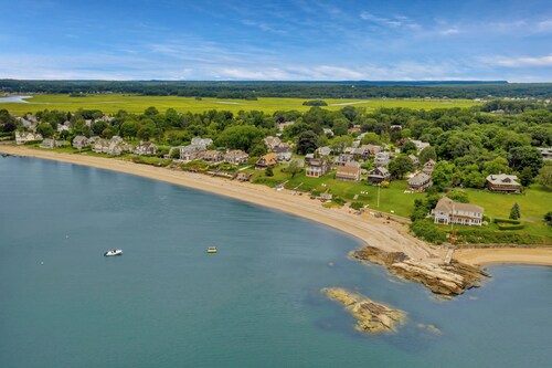 Ideal Madison vacation home just steps to private beach!