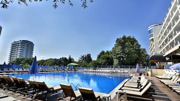 Outdoor pool, pool umbrellas, sun loungers