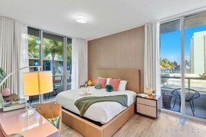 1 Schlafzimmer, Schreibtisch, Bügeleisen/Bügelbrett, Reisekinderbett