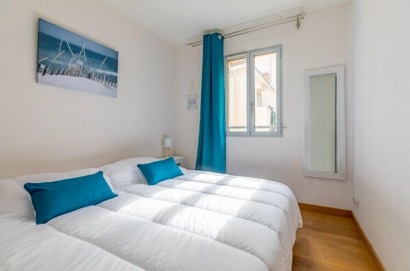 1 bedroom, iron/ironing board, bed sheets