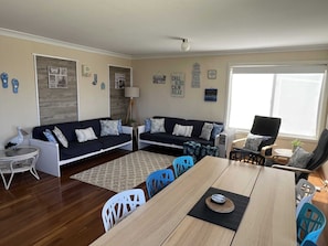 Interior - The Beach Shack - OCEAN VIEWS, CLOSE TO THE BEACH (Guilderton)