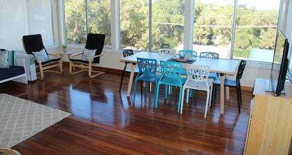 The Beach Shack - OCEAN VIEWS, CLOSE TO THE BEACH