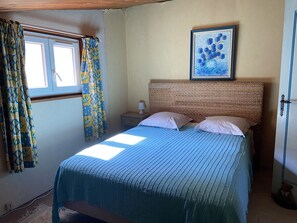 4 bedrooms, iron/ironing board, free WiFi, bed sheets - Villa in Harmony With Pool and Garden (Le Rouret)