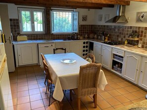 Fridge, oven, stovetop, dishwasher - Villa in Harmony With Pool and Garden (Le Rouret)