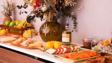 Café da manhã com buffet diário (EUR 15 por pessoa)