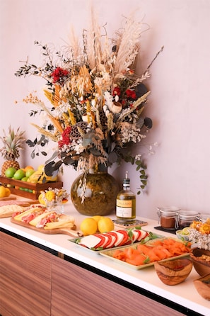 Buffet déjeuner servi tous les jours en supplément