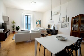 Luksushuoneisto | Oleskelualue | Taulutelevisio