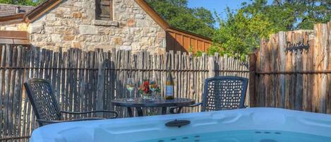 Tina de hidromasaje al aire libre