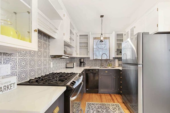 Fridge, microwave, oven, stovetop