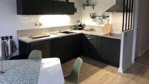 Kaffetrakter/tekoker, kjøleskap, mikrobølgeovn og ovn