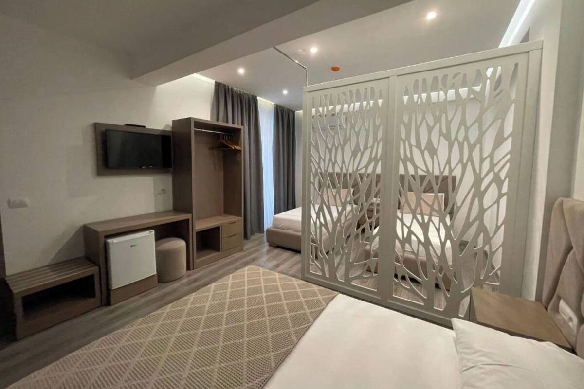 WiFi (free), bed sheets