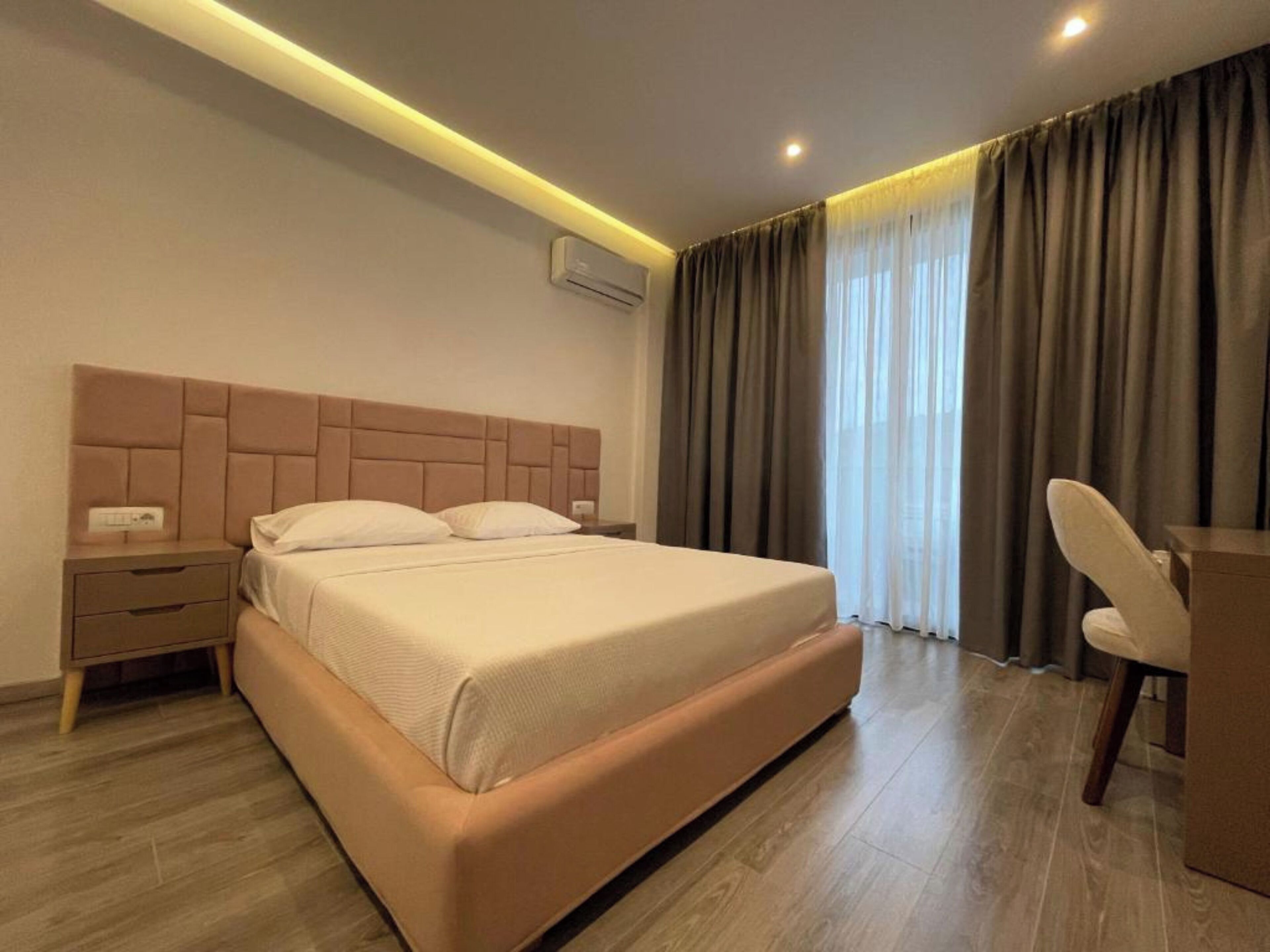 Free WiFi, bed sheets